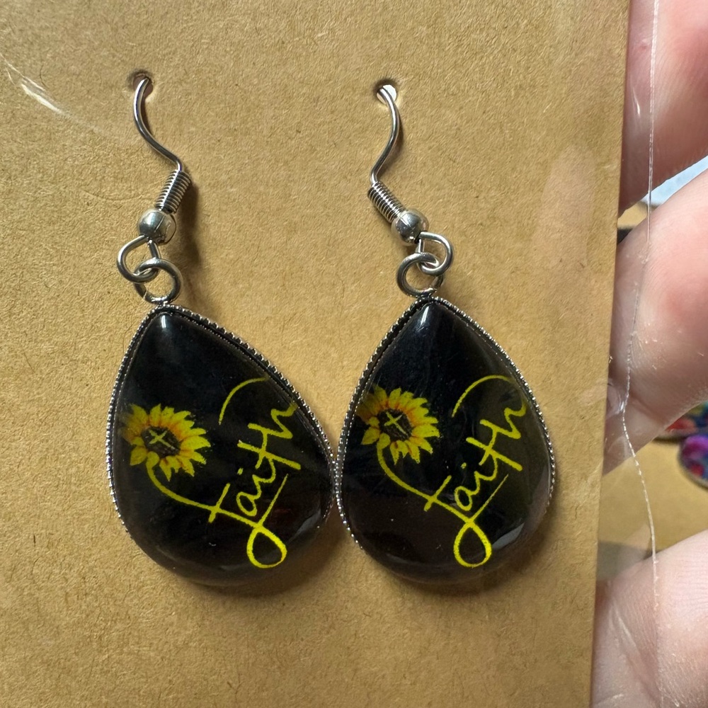 Faith Black Teardrop Earrings NWOT